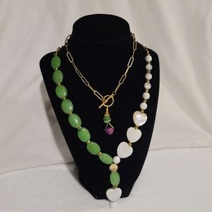 Jade and shell necklace. Marble and silver fittings.